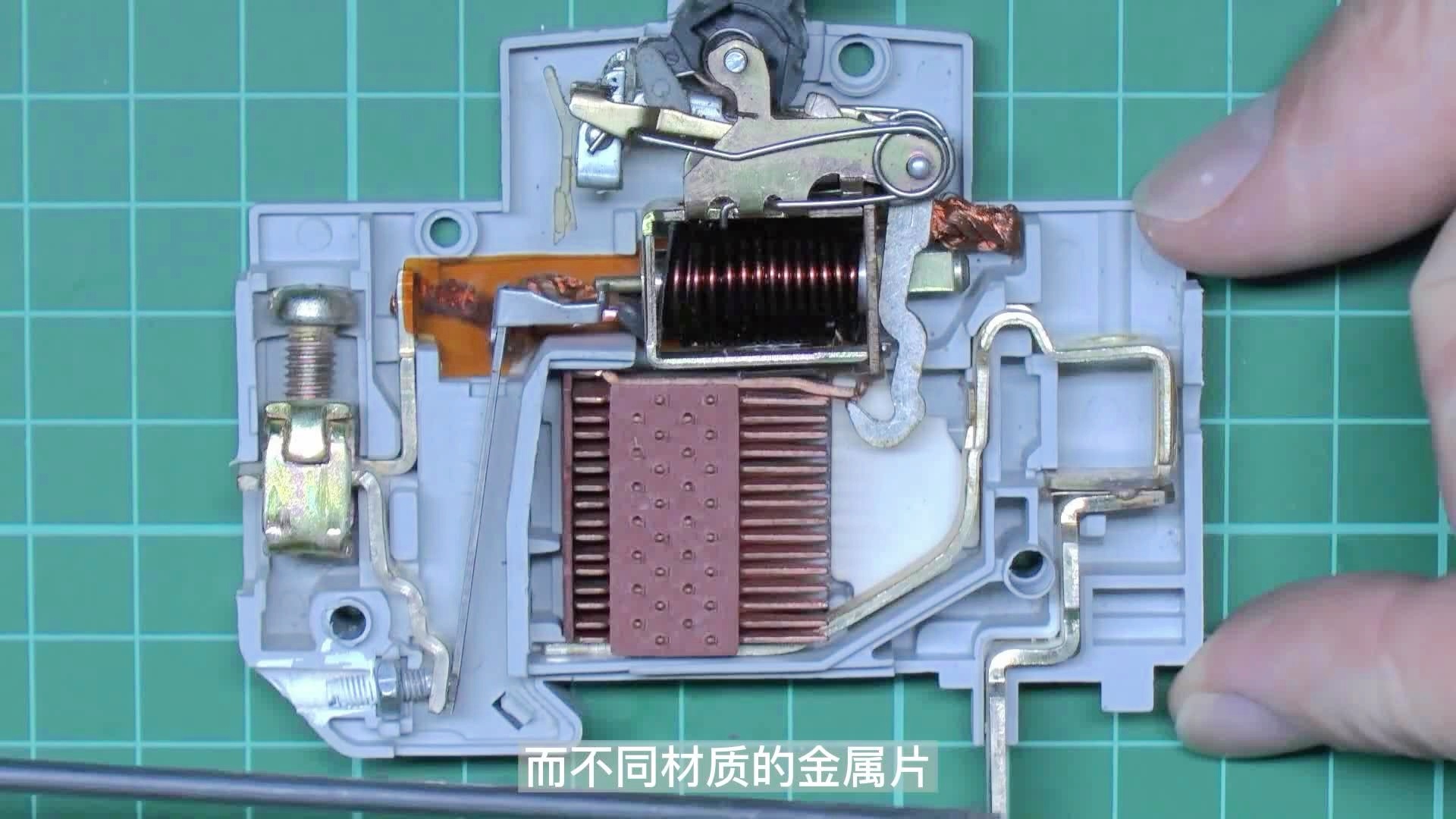 銑床與空壓機(jī)空氣凈化器的區(qū)別,銑床與空壓機(jī)空氣凈化器，深入解析頂級(jí)款57.39.62的差異與策略,高效計(jì)劃設(shè)計(jì)_英文版13.27.89