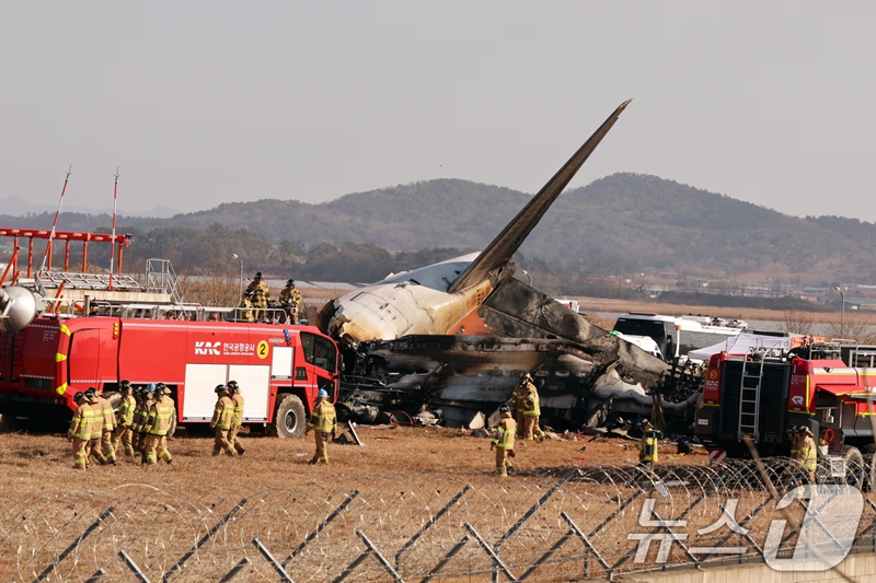 韓國(guó)客機(jī)事故遇難者DNA采集工作已經(jīng)完成。在事故發(fā)生后，為了確保遇難者的身份能夠被準(zhǔn)確確認(rèn)，家屬的配合是非常重要的。家屬們積極參與DNA采集過(guò)程，以便進(jìn)行身份確認(rèn)和后續(xù)處理。這一工作的完成為后續(xù)處理和安置工作提供了重要的基礎(chǔ)。對(duì)于此次事故，我們應(yīng)該尊重遇難者及其家屬，保持沉默和哀悼，同時(shí)對(duì)于相關(guān)的救援和安置工作，也應(yīng)該給予充分的關(guān)注和幫助。以上內(nèi)容僅供參考，如需更多信息，建議查閱相關(guān)官方報(bào)道。