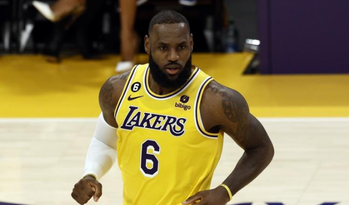 詹姆斯因傷缺席對陣國王是一個關(guān)于籃球運動員勒布朗·詹姆斯（LeBron James）因受傷無法參加一場特定的比賽的信息。，具體的情況可能會因時間、地點和詹姆斯的具體傷勢而有所不同。如果是最近的事件，建議查閱最新的新聞報道或訪問相關(guān)的體育網(wǎng)站以獲取準確的信息。如果是過去的事件，可能需要查找相關(guān)的歷史新聞報道或體育雜志以獲取更多細節(jié)。