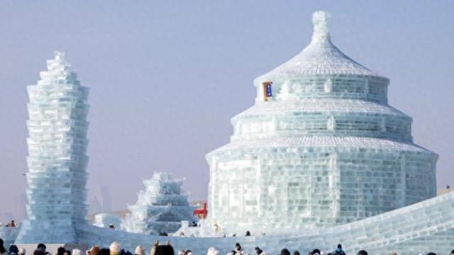 冰雪大世界開園 游客裹棉被排隊