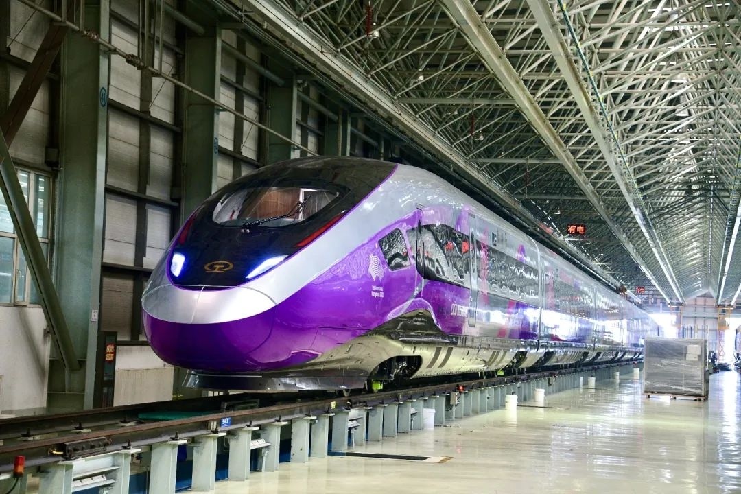 2025澳門開獎大全資料,列車被吊臂砸中 乘客發(fā)聲