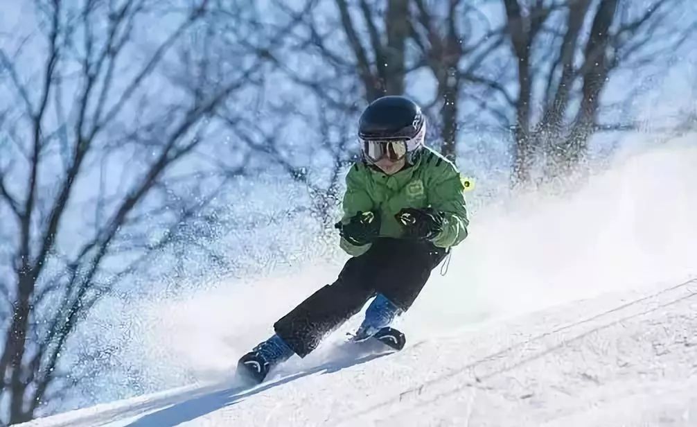 澳門免費大全精準版八百圖庫,女生滑雪撿到外國友人手機 想方歸還