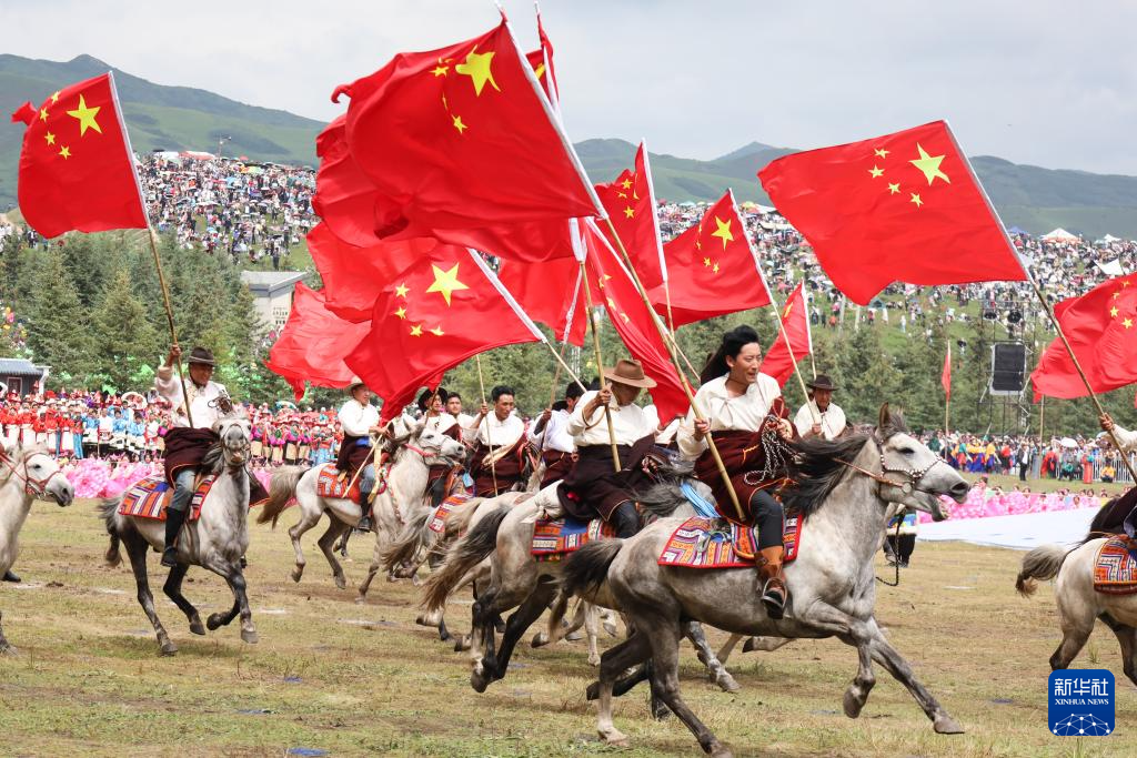 澳門(mén)精準(zhǔn)一肖三碼,哈馬斯換上迷彩服帶著槍炮上街慶祝